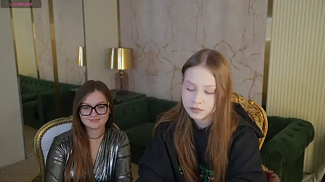 Esmie Smile online show from October 1, 11:04 am