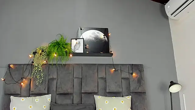 Snapshot of RiriiBrunette__ chatting on September 20, 8:29 pm RiriiBrunette   online show from September 20, 8:29 pm