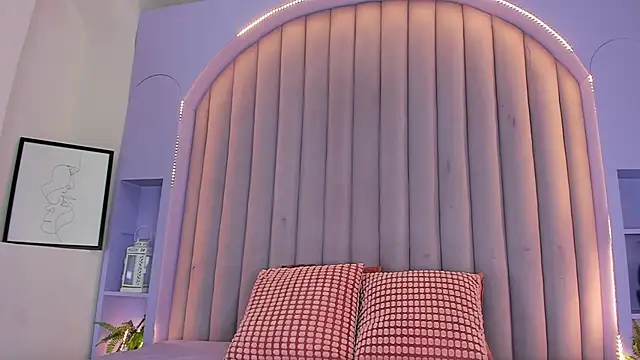 Snapshot of RiriiBrunette__ chatting on October 27, 7:41 pm RiriiBrunette   online show from October 27, 7:41 pm