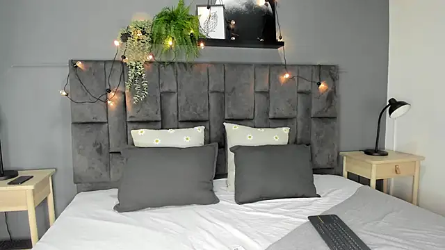 Snapshot of RiriiBrunette__ chatting on September 19, 7:35 pm RiriiBrunette   online show from September 19, 7:35 pm