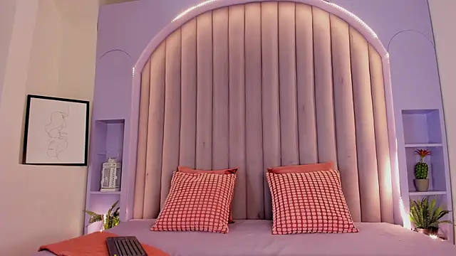 Snapshot of RiriiBrunette__ chatting on October 21, 7:40 pm RiriiBrunette   online show from October 21, 7:40 pm