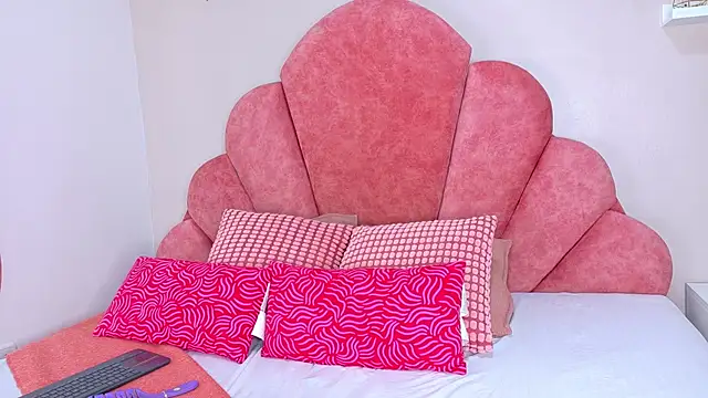 Snapshot of RiriiBrunette__ chatting on October 9, 7:51 pm RiriiBrunette   online show from October 9, 7:51 pm