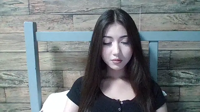 Virginia Hicks online show from October 9, 6:34 pm