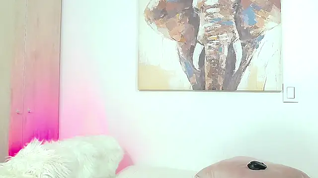 ParisRoux online show from April 6, 1:27 am