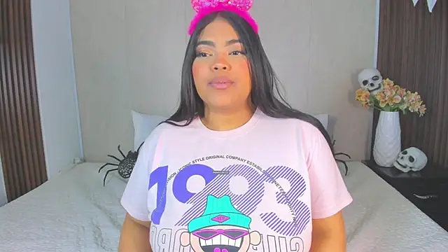 Snapshot of RileyDolly chatting on October 27, 4:30 am RileyDolly online show from October 27, 4:30 am