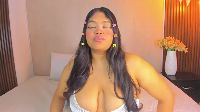 Snapshot of RileyDolly chatting on November 2, 3:21 am RileyDolly online show from November 2, 3:21 am