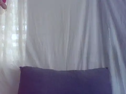 Snapshot of sweet_heaven00 chatting on October 8, 1:54 am sweet heaven00 online show from October 8, 1:54 am