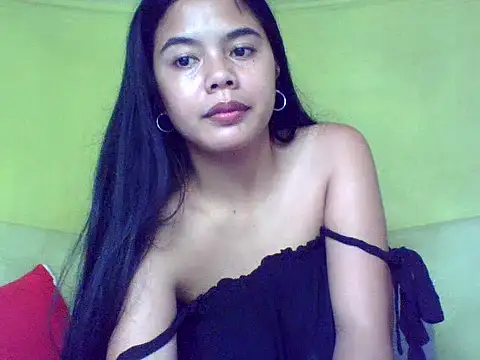 Snapshot of sweet_heaven00 chatting on October 16, 2:03 am sweet heaven00 online show from October 16, 2:03 am