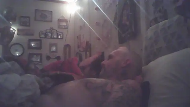 BonnienClyde5421 online show from March 1, 1:49 am