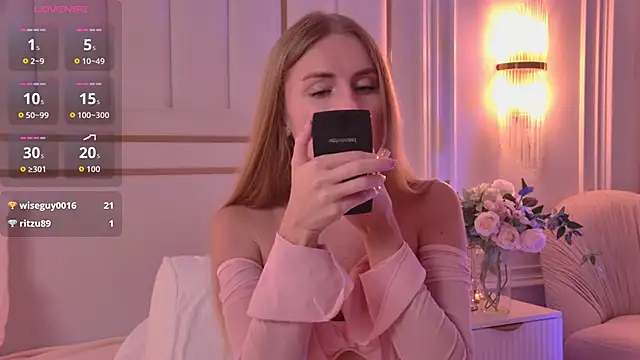 Snapshot of OllieBell chatting on October 2, 5:01 am OllieBell online show from October 2, 5:01 am