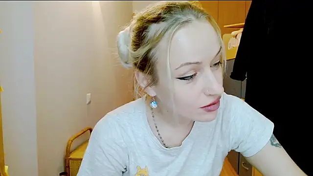 SatinQueen90 online show from December 1, 9:35 am