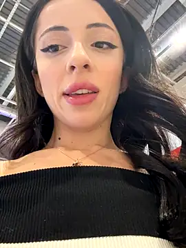 Snapshot of Yesmoree chatting on October 17, 10:29 am Yesmoree online show from October 17, 10:29 am