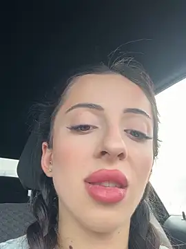 Snapshot of Yesmoree chatting on October 27, 12:12 pm Yesmoree online show from October 27, 12:12 pm