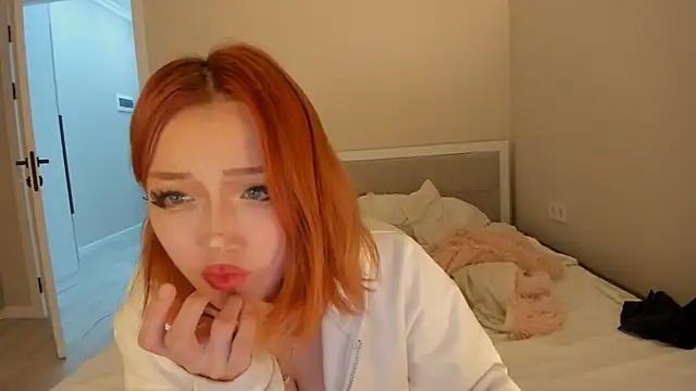 Snapshot of yuna_loon chatting on October 4, 9:41 pm yuna loon online show from October 4, 9:41 pm