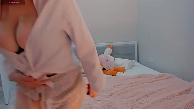 Snapshot of yuna_loon chatting on September 21, 2:16 pm yuna loon online show from September 21, 2:16 pm