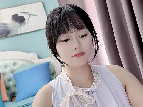 Snapshot of sarah111 chatting on October 5, 5:23 am sarah111 online show from October 5, 5:23 am