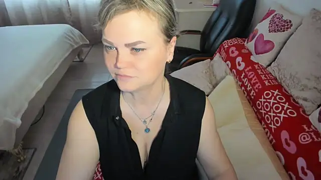 MildMature online show from June 14, 4:18 pm