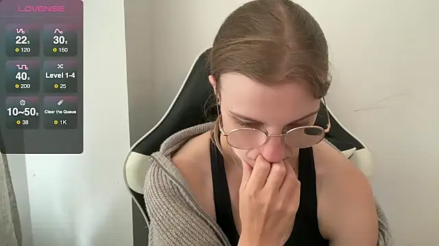 BustyKellyXXX online show from October 7, 9:03 am