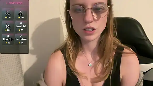 BustyKellyXXX online show from December 16, 8:15 pm