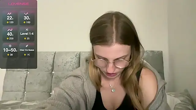 BustyKellyXXX online show from November 7, 9:09 pm