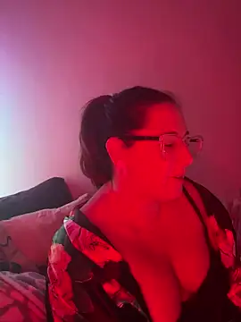 Snapshot of Thegr33ngypsy chatting on October 29, 3:11 am Thegr33ngypsy online show from October 29, 3:11 am