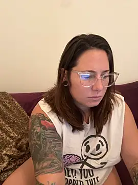 Snapshot of Thegr33ngypsy chatting on October 20, 9:01 am Thegr33ngypsy online show from October 20, 9:01 am