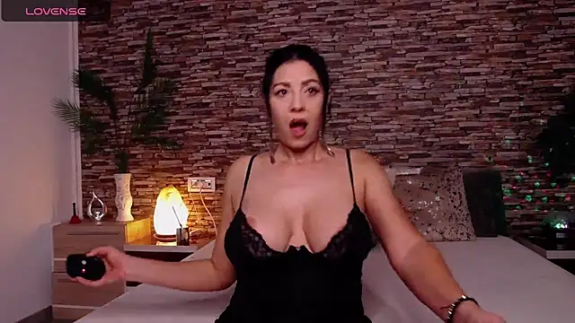 Snapshot of sexymilfnady chatting on October 9, 12:04 am sexymilfnady online show from October 9, 12:04 am