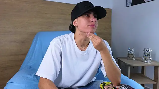 Snapshot of Stiven_Benet_ chatting on October 24, 12:45 pm Stiven Benet  online show from October 24, 12:45 pm