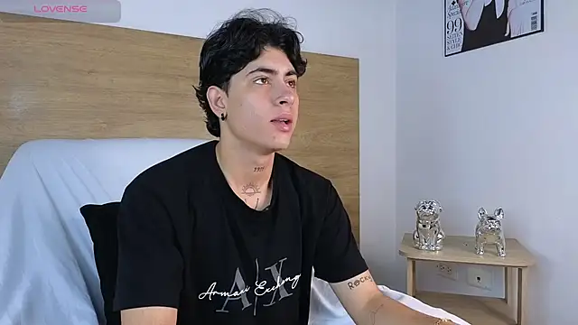 Snapshot of Stiven_Benet_ chatting on October 2, 12:10 pm Stiven Benet  online show from October 2, 12:10 pm