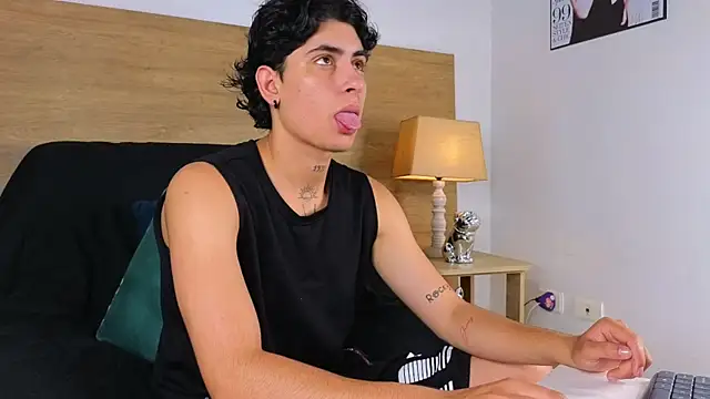 Snapshot of Stiven_Benet_ chatting on October 13, 12:52 pm Stiven Benet  online show from October 13, 12:52 pm