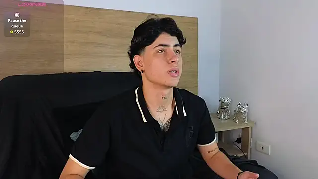 Snapshot of Stiven_Benet_ chatting on September 13, 11:51 am Stiven Benet  online show from September 13, 11:51 am