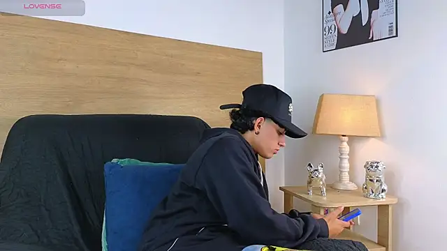 Snapshot of Stiven_Benet_ chatting on October 15, 11:29 pm Stiven Benet  online show from October 15, 11:29 pm