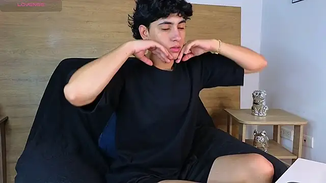 Snapshot of Stiven_Benet_ chatting on October 9, 1:15 pm Stiven Benet  online show from October 9, 1:15 pm