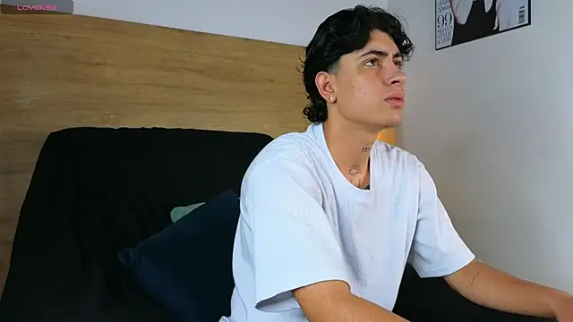 Snapshot of Stiven_Benet_ chatting on October 19, 2:30 pm Stiven Benet  online show from October 19, 2:30 pm