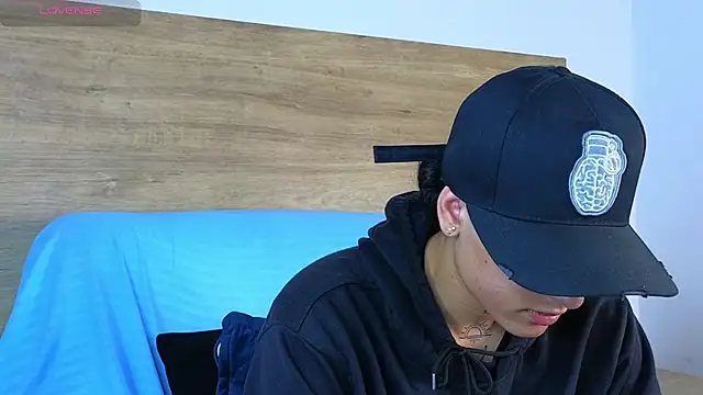 Snapshot of Stiven_Benet_ chatting on September 25, 4:17 pm Stiven Benet  online show from September 25, 4:17 pm