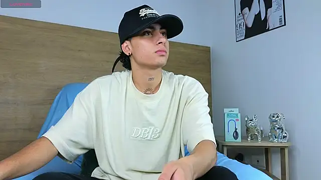 Snapshot of Stiven_Benet_ chatting on October 23, 12:44 pm Stiven Benet  online show from October 23, 12:44 pm