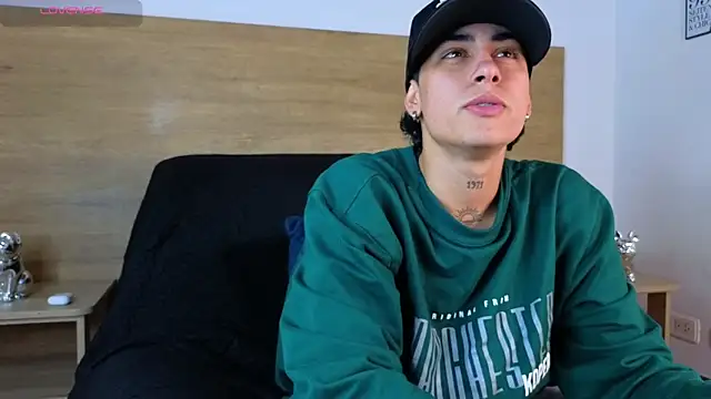 Snapshot of Stiven_Benet_ chatting on September 29, 9:53 pm Stiven Benet  online show from September 29, 9:53 pm