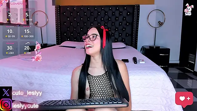 Snapshot of lesly_cutee chatting on October 22, 12:54 pm lesly cutee online show from October 22, 12:54 pm