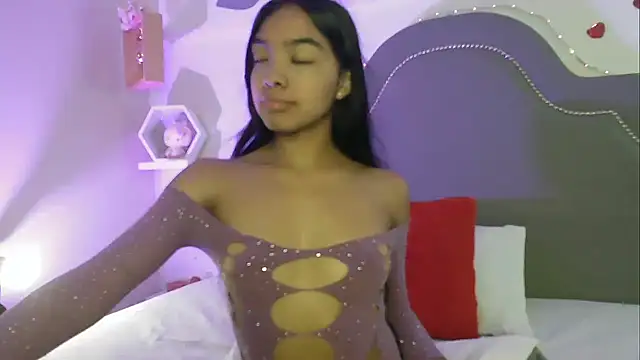 pocahontamoon online show from November 25, 2:19 pm