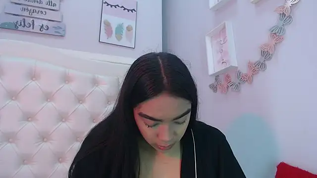 Snapshot of pocahontamoon chatting on September 24, 1:32 pm pocahontamoon online show from September 24, 1:32 pm