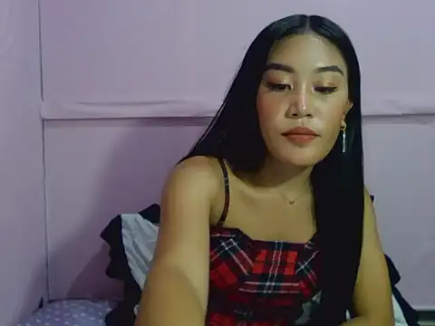 YourWildestDoll online show from January 9, 6:45 pm