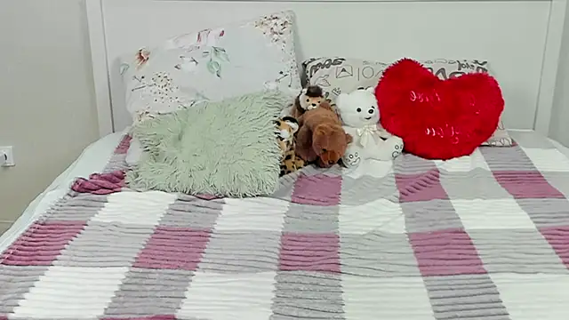 yourkriss new1 online show from February 7, 3:38 pm