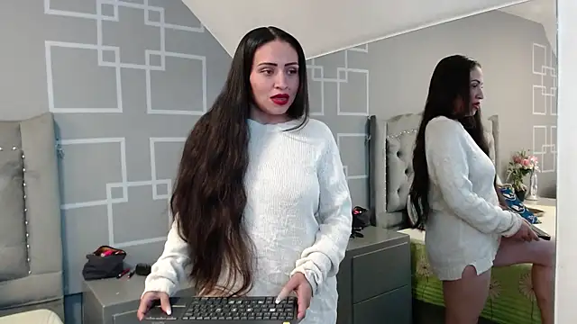 Snapshot of AliceBlackx chatting on October 28, 11:27 am AliceBlackx online show from October 28, 11:27 am