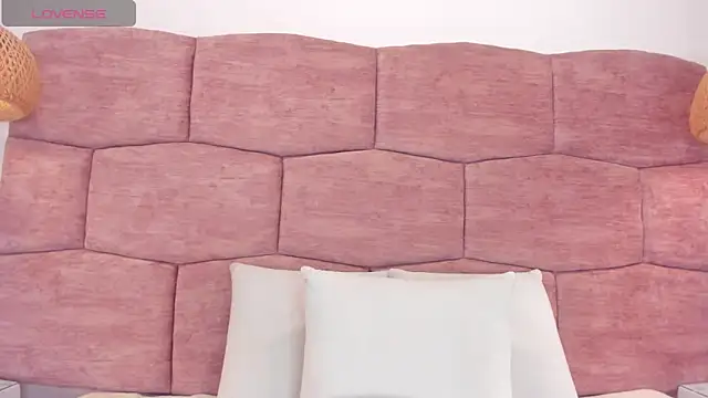 Snapshot of dani_velvet chatting on October 3, 4:17 am dani velvet online show from October 3, 4:17 am