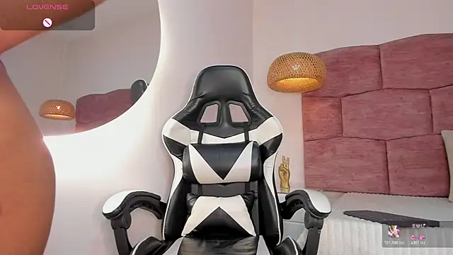 Snapshot of dani_velvet chatting on October 30, 4:26 am dani velvet online show from October 30, 4:26 am