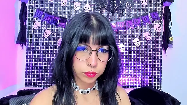 Snapshot of Rose_72 chatting on October 13, 10:45 pm Rose 72 online show from October 13, 10:45 pm