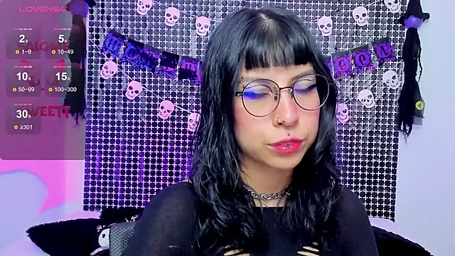 Snapshot of Rose_72 chatting on October 21, 8:13 pm Rose 72 online show from October 21, 8:13 pm