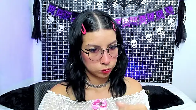 Snapshot of Rose_72 chatting on October 10, 10:25 pm Rose 72 online show from October 10, 10:25 pm