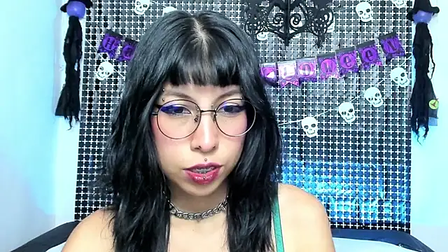 Snapshot of Rose_72 chatting on October 15, 11:07 pm Rose 72 online show from October 15, 11:07 pm