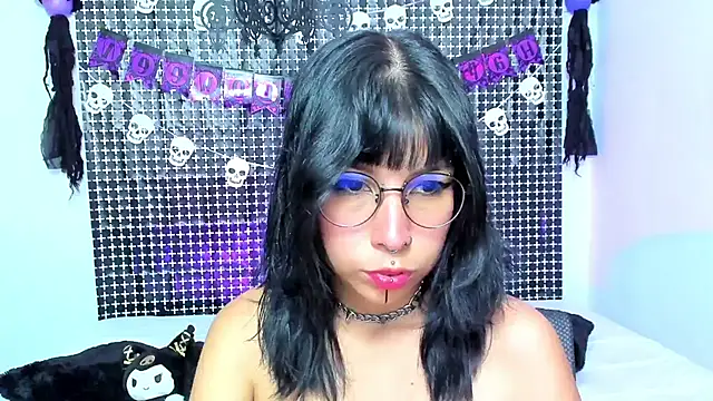 Snapshot of Rose_72 chatting on October 9, 8:13 pm Rose 72 online show from October 9, 8:13 pm